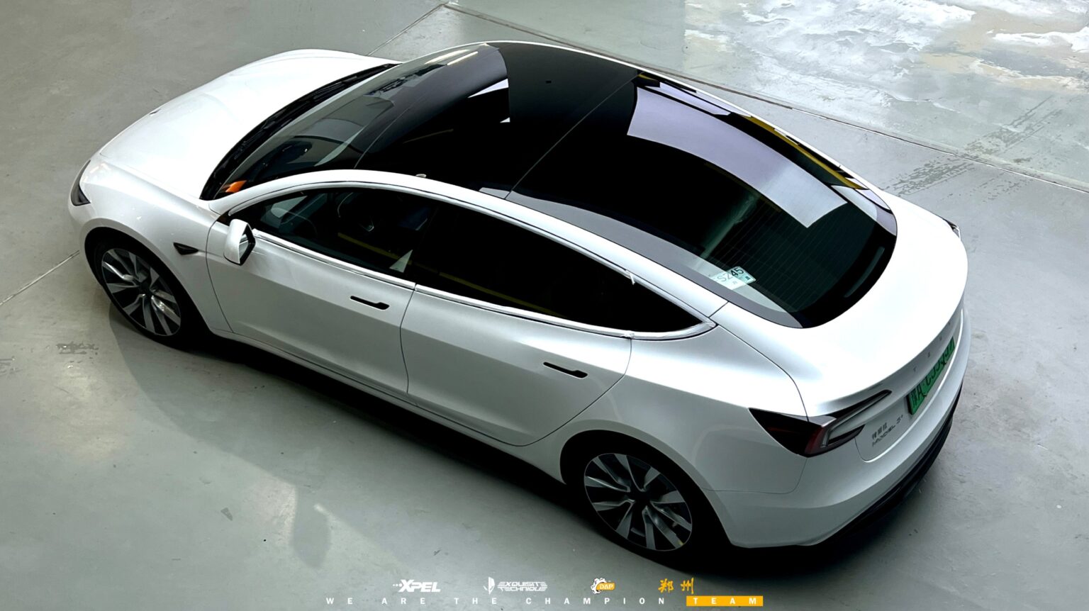 郑州XPEL外星人为特斯拉Model 3贴车衣后俯视成品
