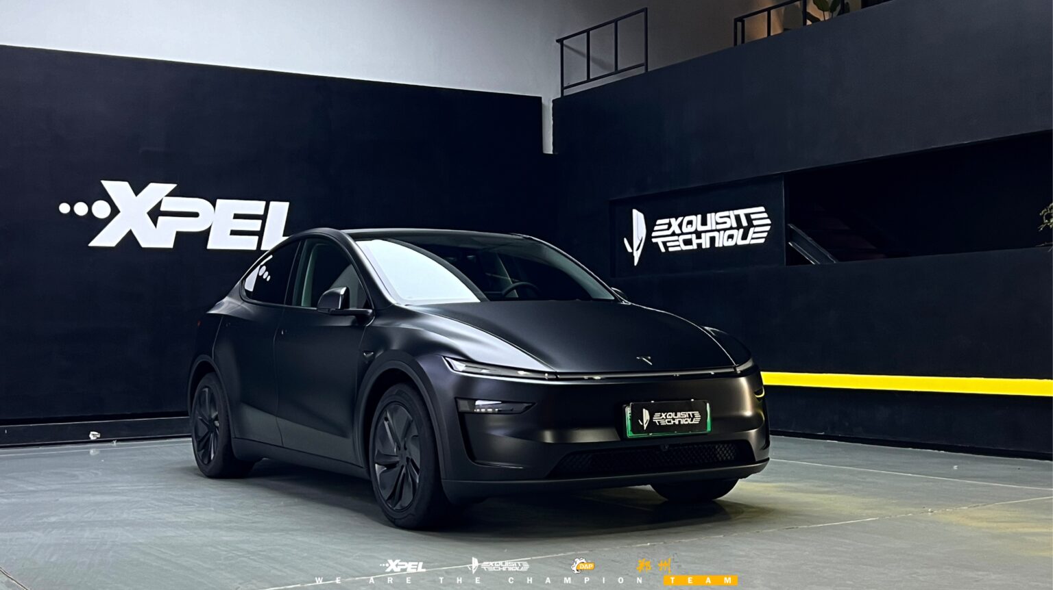 郑州特斯拉 Model Y 哑光装贴 XPEL 隐形车衣展厅完工实拍